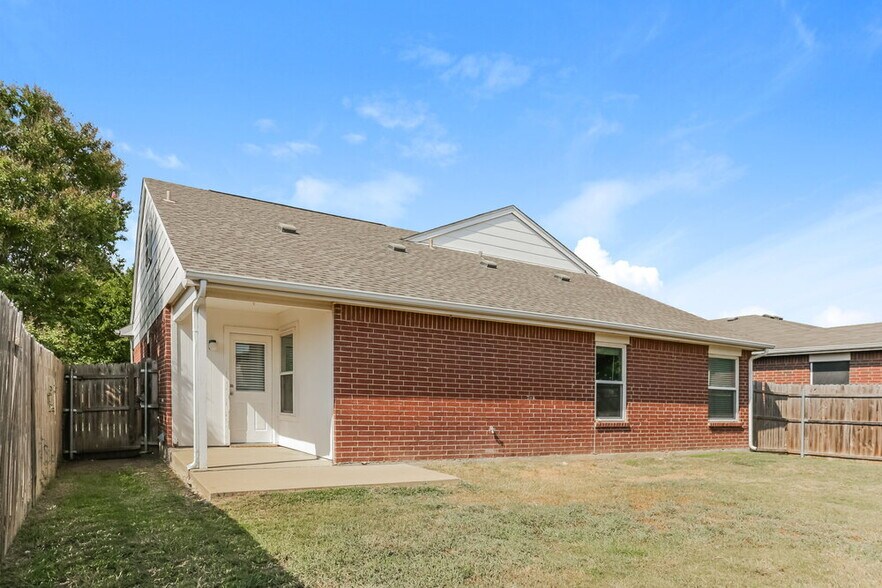 Building Photo - 10229 Dawson Trail