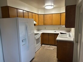Building Photo - 50 Amory St