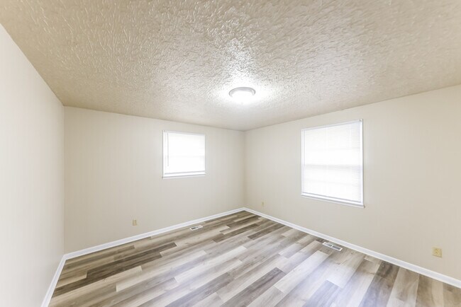Building Photo - 7708 Saxon Dr SW