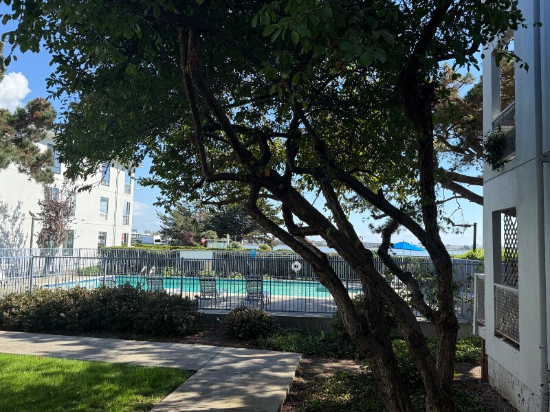 Building Photo - 4 Admiral Dr