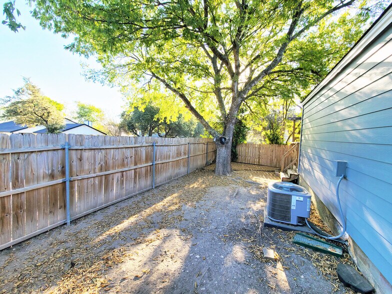 Building Photo - 920 Sirocco Dr