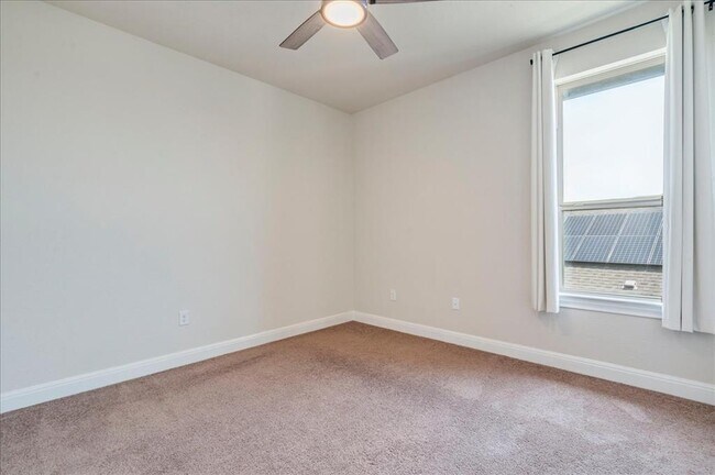 Building Photo - 709 Kingston Pl