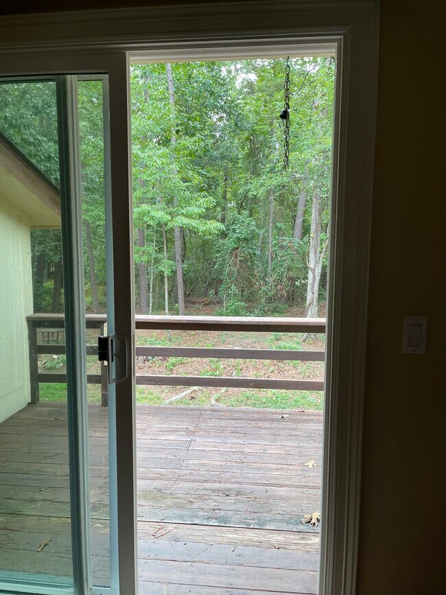 Building Photo - 2 Bedroom, 1.5 bathroom townhome located in a quiet neighborhood. Amenities can be transferred!  ...