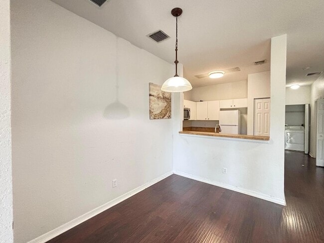 Building Photo - 3080 Grandiflora Dr