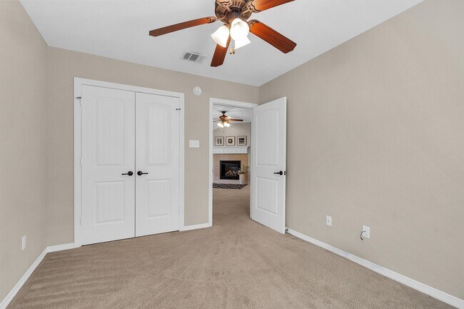 Building Photo - 119 Golfview Ct
