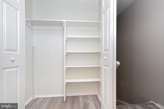 Building Photo - 8853 Teakwood Ct