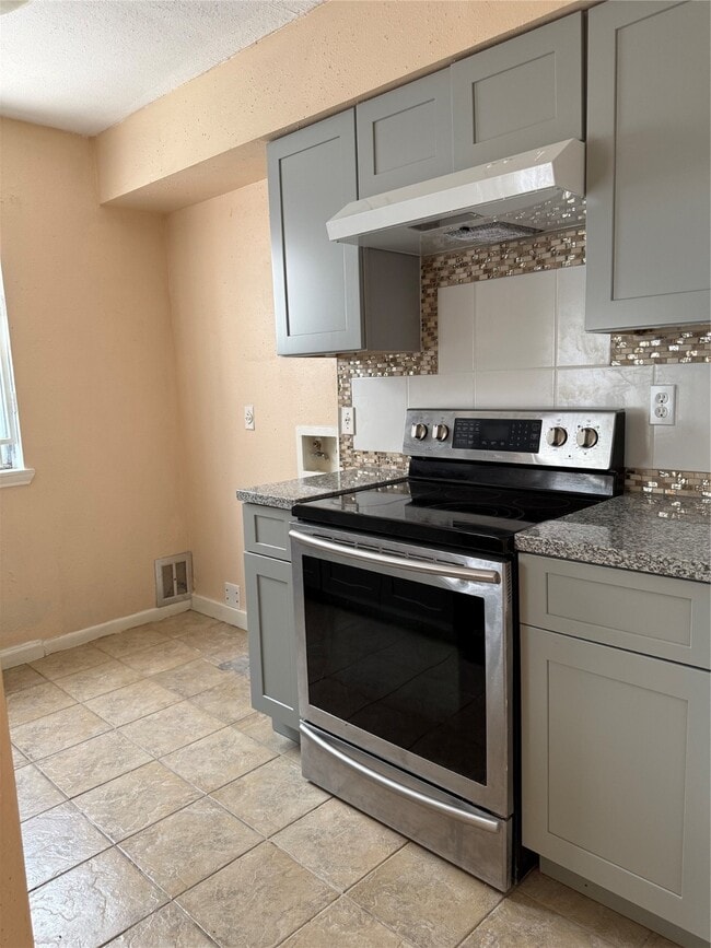 Building Photo - 9350 Country Creek St