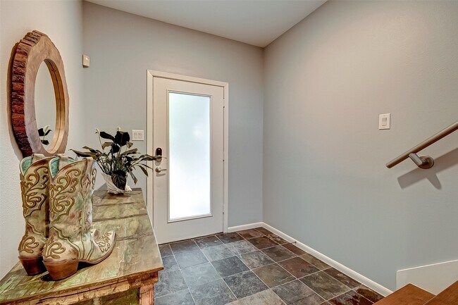 Building Photo - 4308 Lillian St