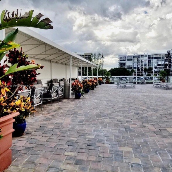 Building Photo - 3000 S Ocean Drive Unit 510