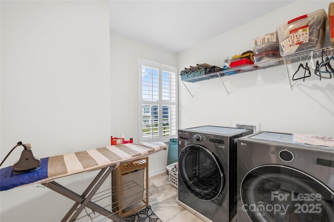 Building Photo - 1453 Harleston St