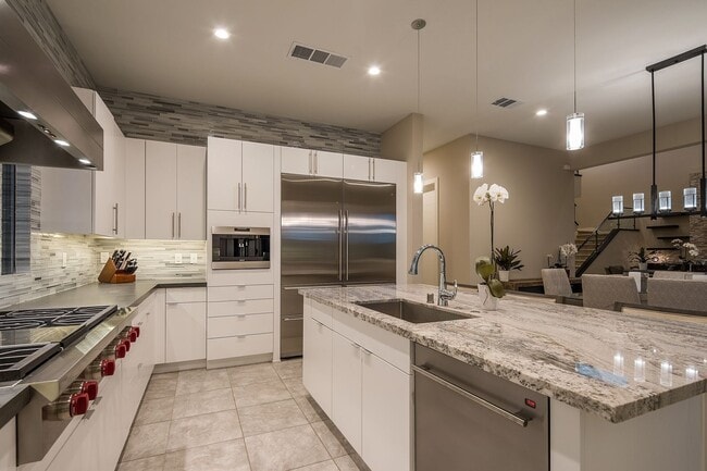 Building Photo - Luxury Home located in The Ridges of Summe...