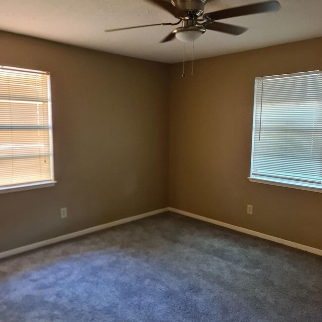 Building Photo - Beautiful 3 bedroom home in Angleton TX