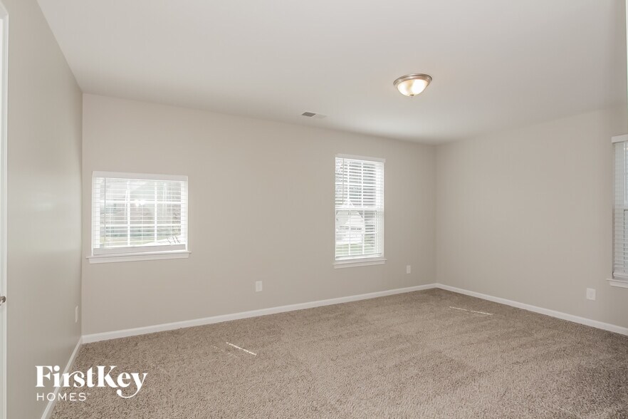 Building Photo - 3010 Robusta Court