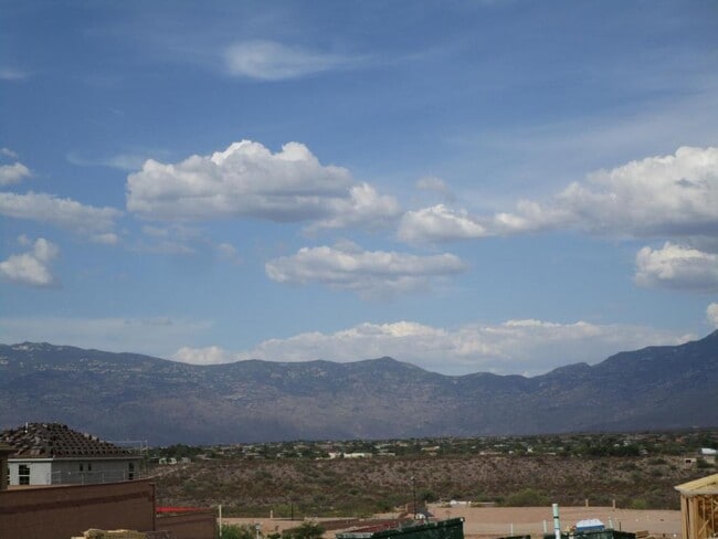Building Photo - 10242 S Pantano Knolls Dr