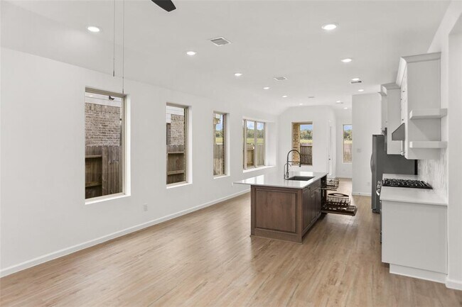 Building Photo - 28806 Bobcat Run Dr