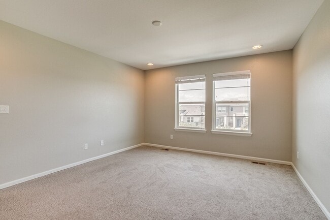 Building Photo - Spacious 4BR Townhome in Denver
