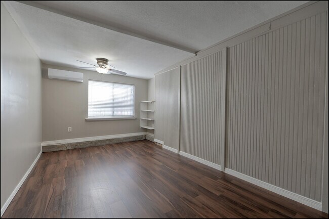 Building Photo - 3208 Kirkcaldy St