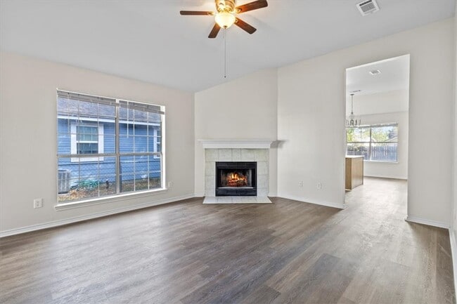 Building Photo - 806 Kalanchoe Ct