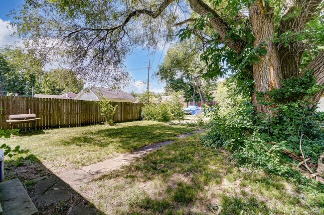 Building Photo - Three Bedroom Home for Lease in Dayton!