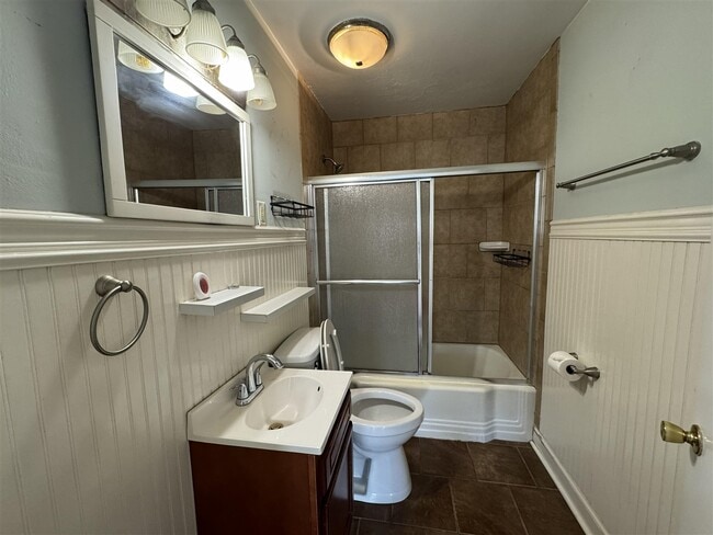 Building Photo - 1304 Cabell Dr