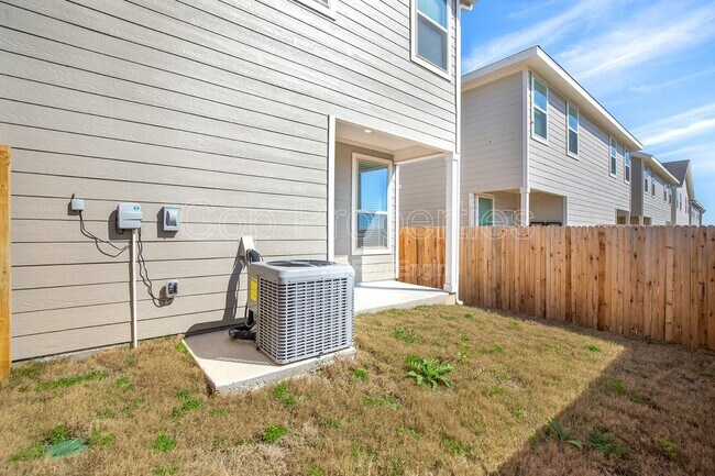 Building Photo - 7523 Gramercy Wy