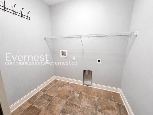 Building Photo - Spacious  Home with Garage and Deck / 3 Bed, 3 Bath / Garage-attached / Available now!