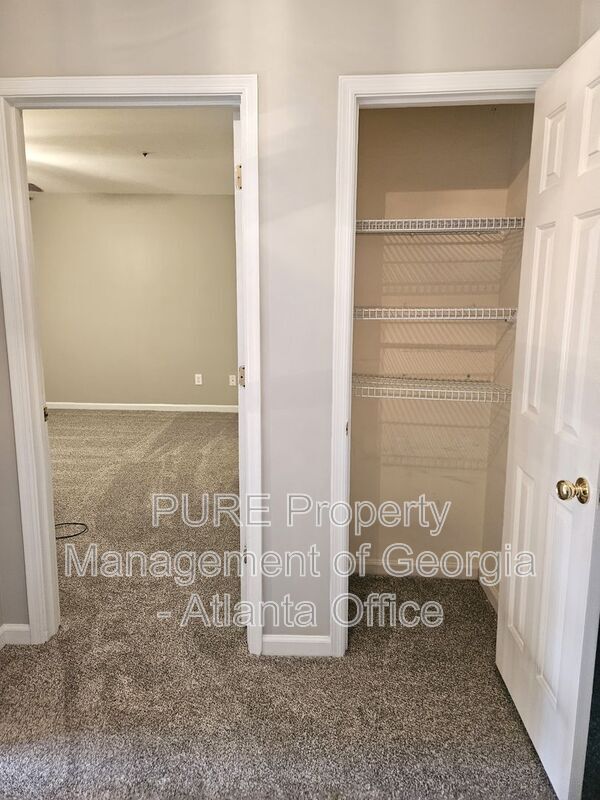 Building Photo - 582 Harcourt Pl SE