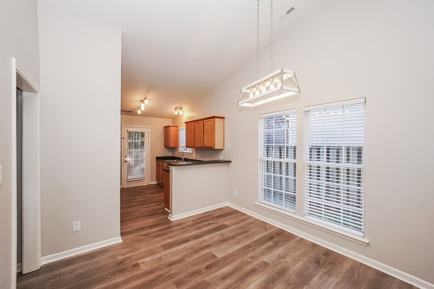 Building Photo - 3002 Salmon River Dr