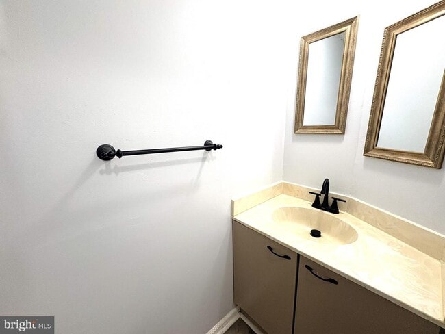 Building Photo - 306 Paddock Dr