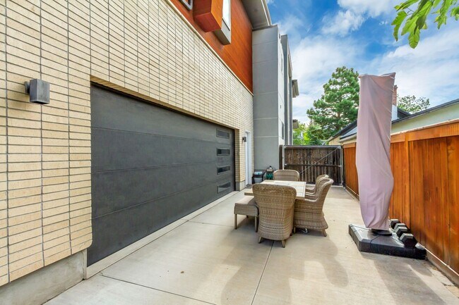 Building Photo - Fully Furnished Luxury Home In The Avenues