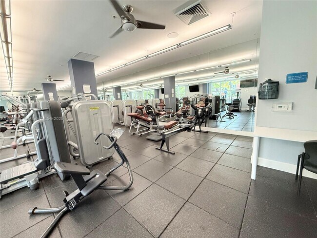 Building Photo - 2000 N Bayshore Dr