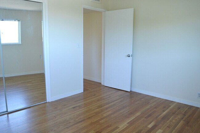 Building Photo - CorteMadera231