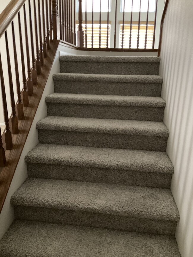 Building Photo - 769 Feather Ridge Dr