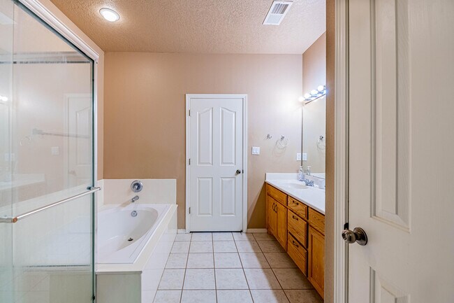 Building Photo - 9719 Calle Chamisa NW