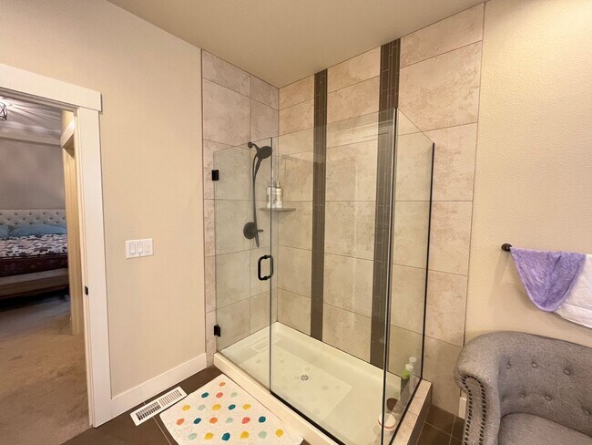 Building Photo - Beautiful Beaverton 3 Bedroom 2.5 Bathroom ~ Home In River Terrace w/ Level 2 EV Charger in Garage!