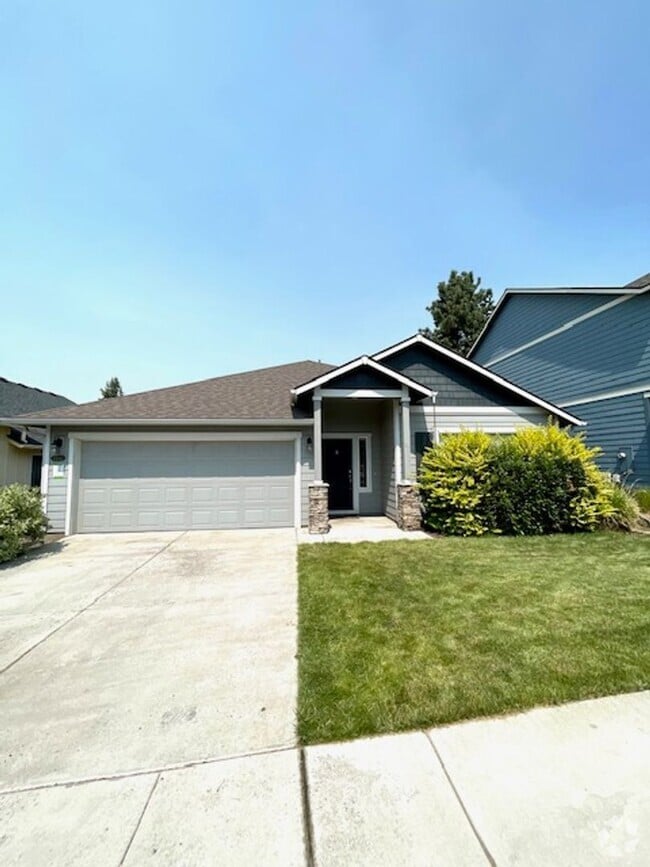 Building Photo - Gorgeous single level home in NE Bend!