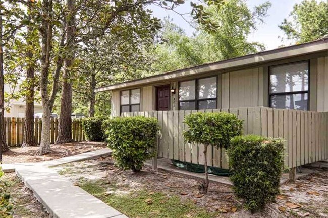 Building Photo - Spring Gate