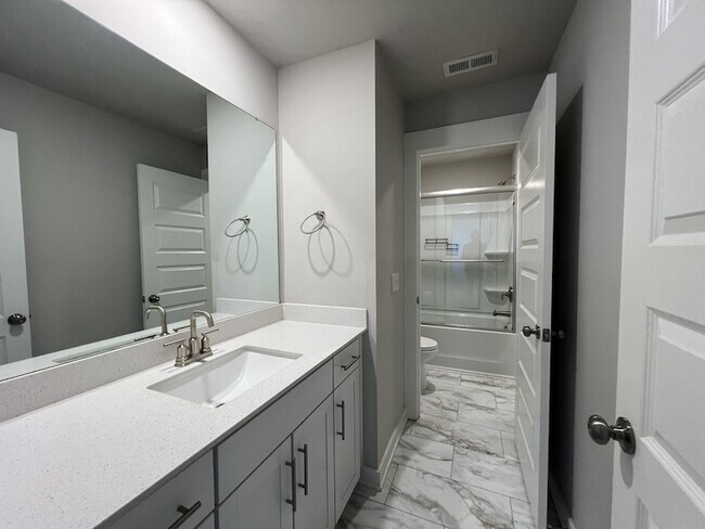 Building Photo - 1001 Pebble Run Rd