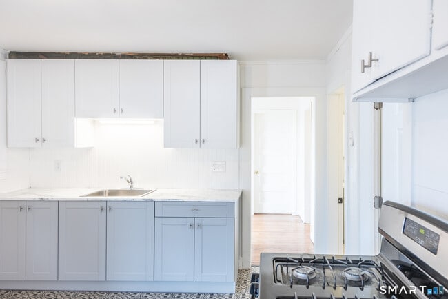 Building Photo - 84 Front St