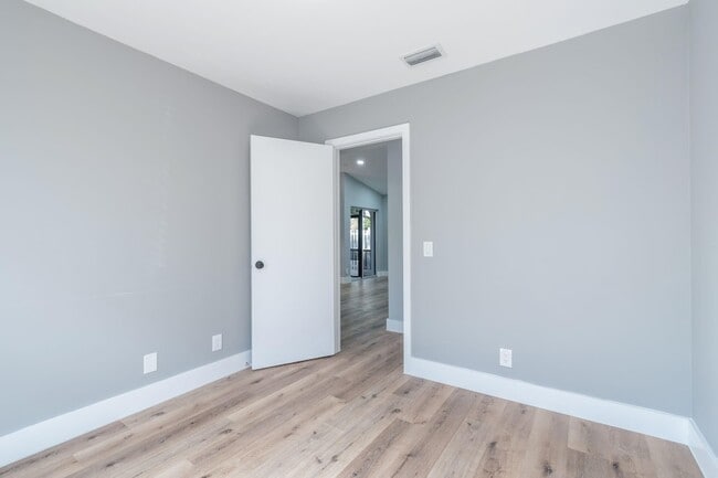 Building Photo - 1579 Springside Dr