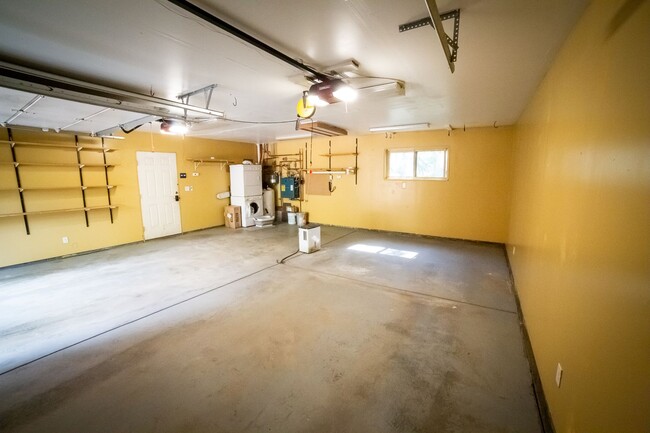 Building Photo - 330 Wilderness Dr