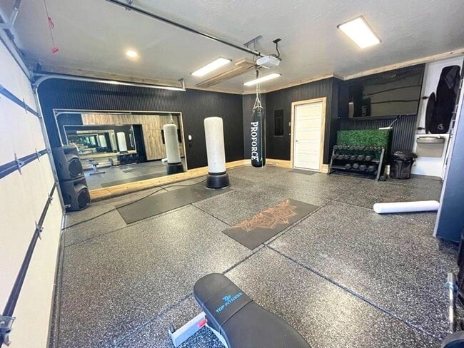 Building Photo - 543 Stewart Crk Cv