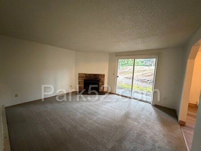 Building Photo - 5025 S Orchard #B