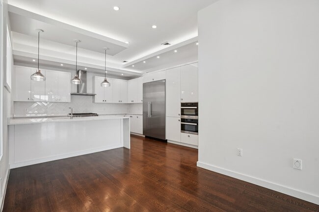 Building Photo - 714 Undercliff Ave