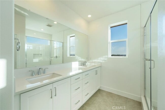 Building Photo - 253 Westdale