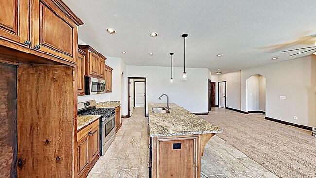 Building Photo - Very Nice 4 Bedroom 2 Bath Home in Mustang...