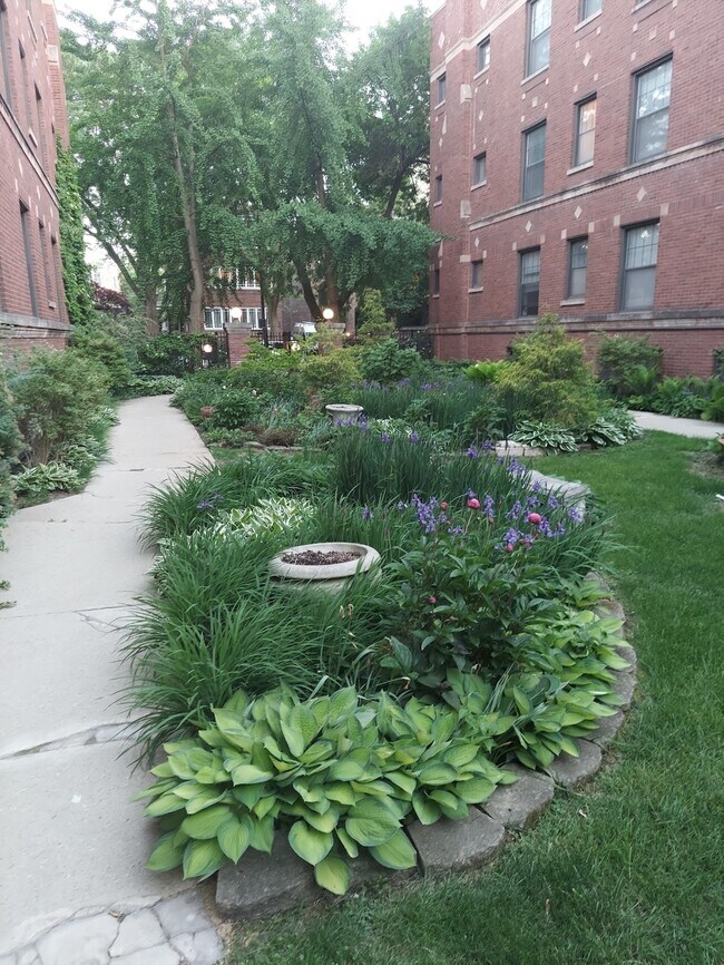 Building Photo - 1134 W Pratt Blvd