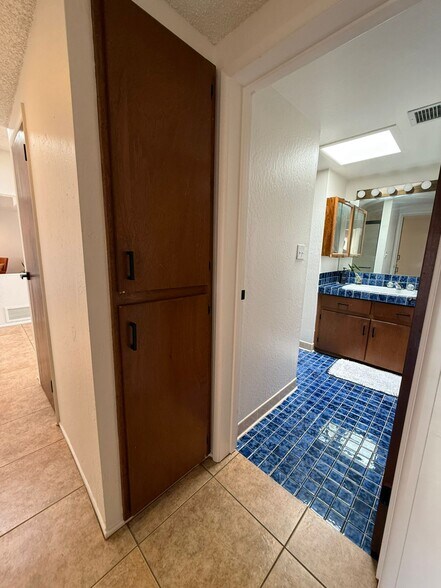 Building Photo - 1402 E Big Rock Rd