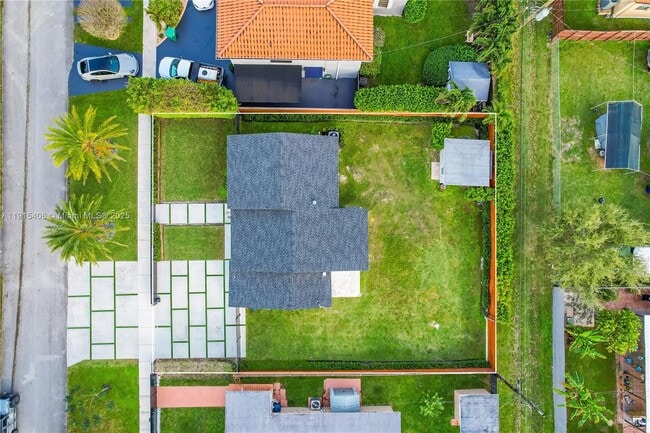 Building Photo - 6860 SW 37th St