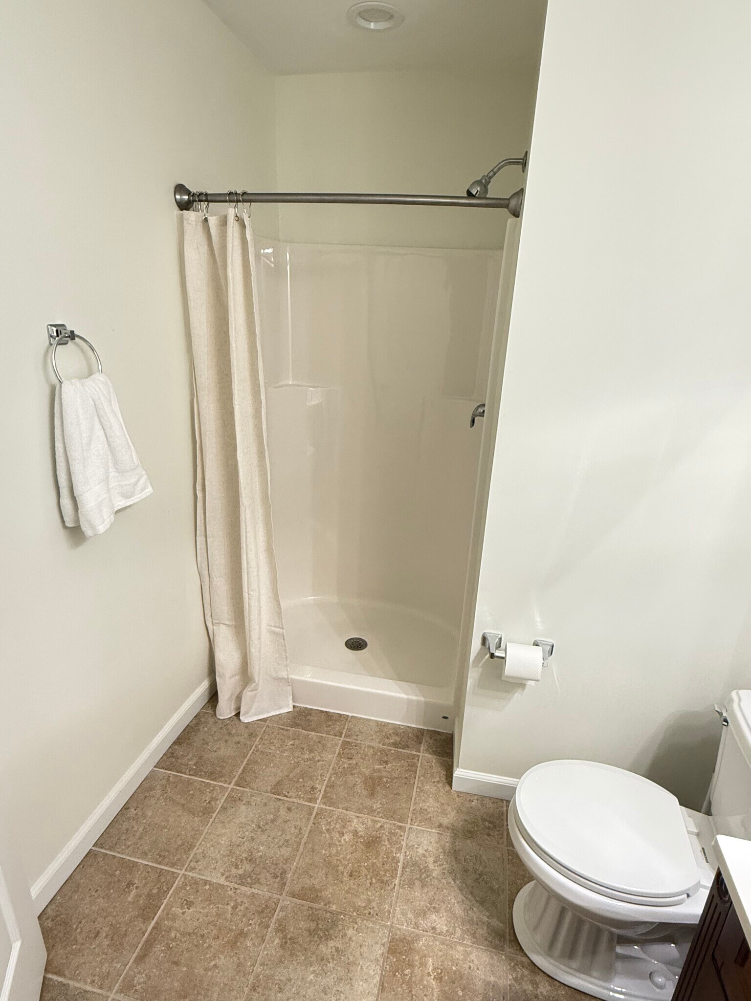 Private bathroom - 1617 Forest Ave